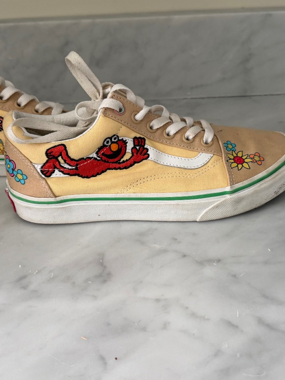 Vans Sesame Street size 6 men/7.5 women